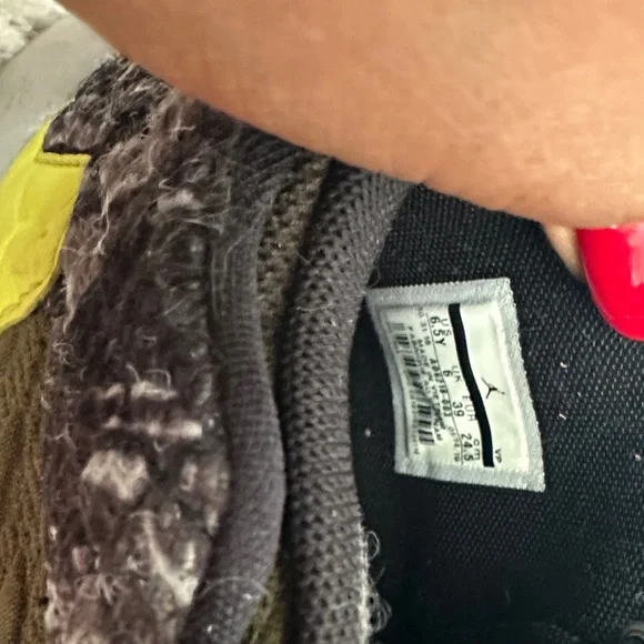 Jordan Kids Black and Pink Sneakers